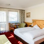 Bischofsmuetze 4*
