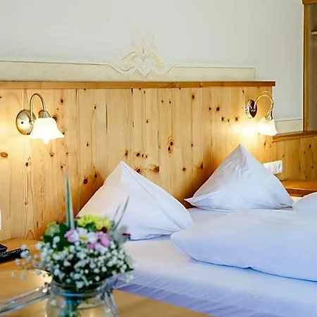 Otel Bischofsmuetze